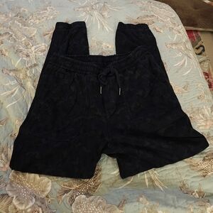 Athleta Black/Dark Blue Camouflage Jogger Pants Size 6 Printed Farallon Joggers